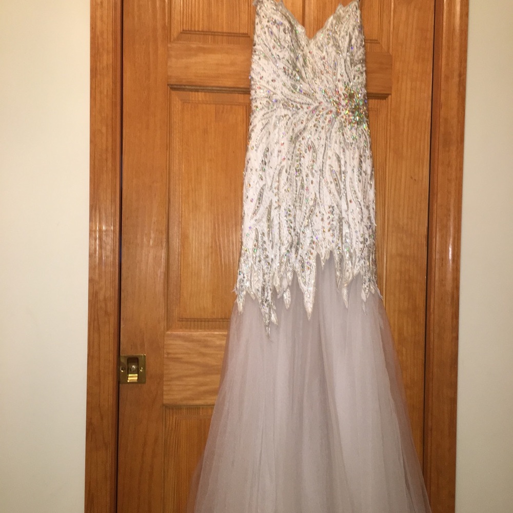 Prima Donna Collection White Mermaid-styled Dress